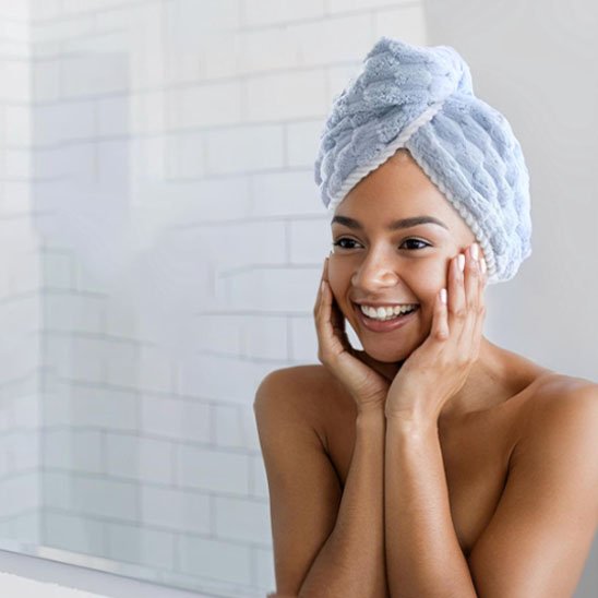serviette-microfibre-pour-cheveux-bleue-turban-absorbante-sechage-rapide-rituel-soin-matin