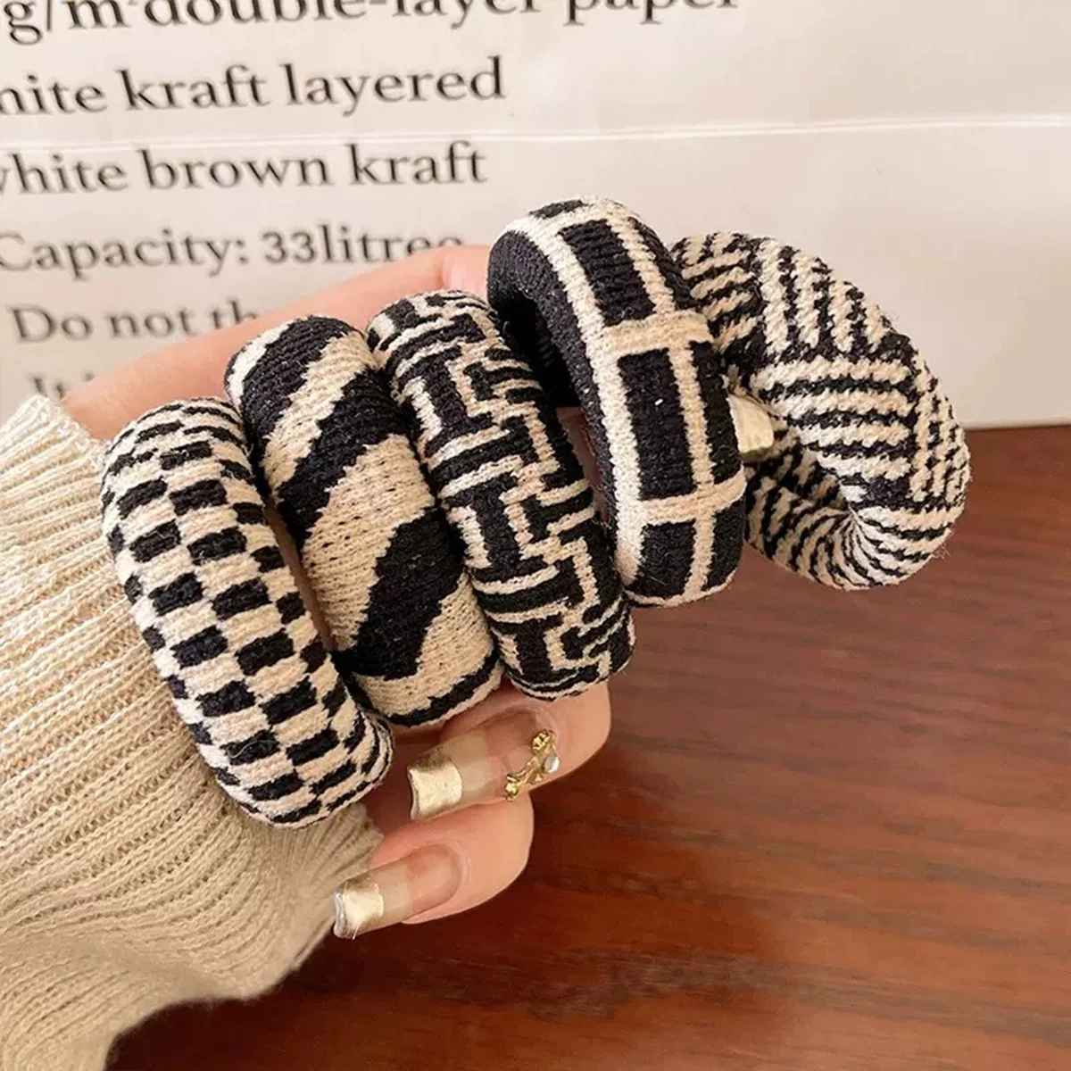 ELASTIQUE POUR CHEVEUX| CARREAUX NOIR ET BLANC