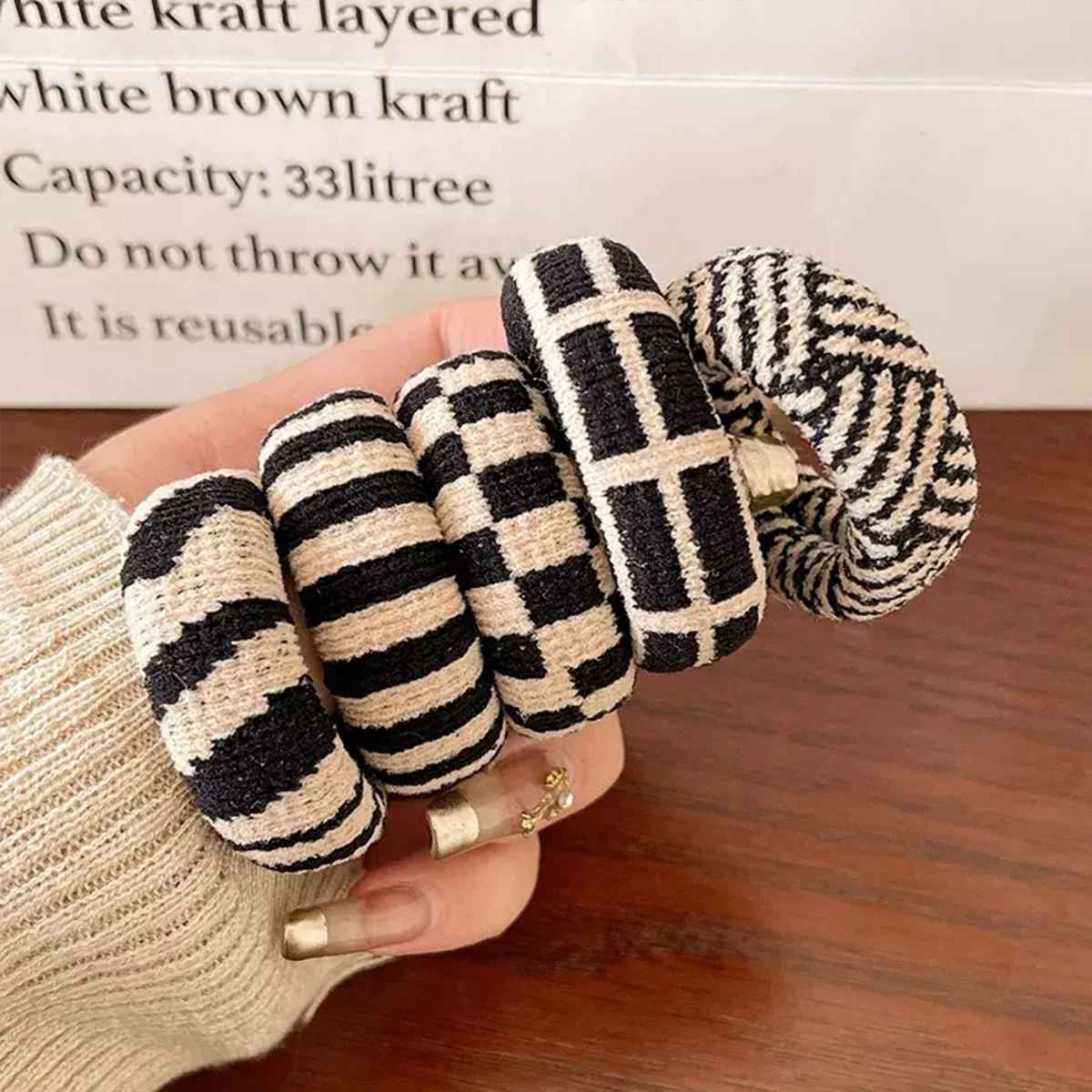 ELASTIQUE POUR CHEVEUX| CARREAUX NOIR ET BLANC
