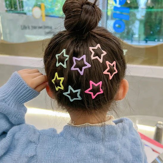 Barrette-cheveux-enfant-etoiles-couleurs-pastel-chignon-ludique-style-doux-creatif