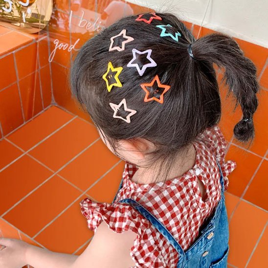 Barrette-cheveux-enfant-etoiles-multi-couleurs-pastel-chignon-ludique-style-doux-creatif
