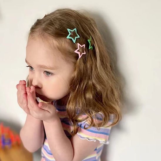 Barrette-cheveux-enfant-etoiles-pastel-fixation-douce-style-ludique-couleur-tendance