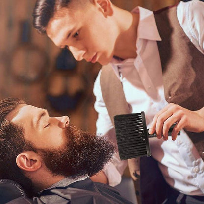 Brosse-à-barbe-professionnelle-barbier-soin-homme-nettoyage-precision-gestuelle-experte-salon