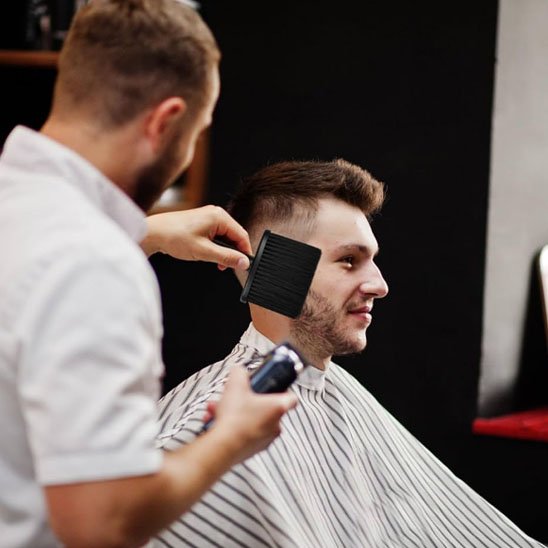 Brosse-à-barbe-professionnelle-poils-nettoyage-homme-salon-precision-confort-excellence
