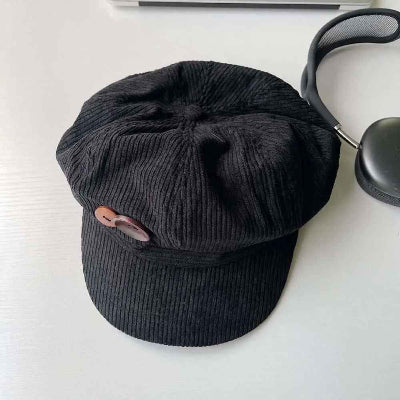 Casquette-gavroche-noire-en-velours-côtelé-avec-bouton-bicolore-vue-de-dessus