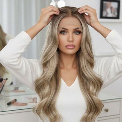 Perruque-femme-longue-blonde-ondulee-style-naturel-coiffage-simple-look-elegant-maitrise