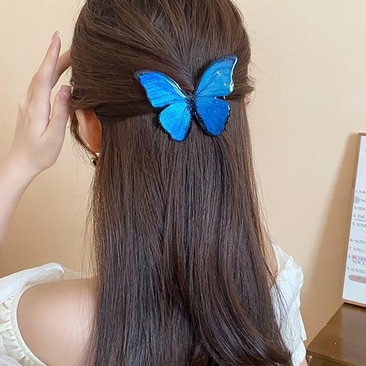 Pince-à-cheveux-bleue-papillon-dans-cheveux-longs-style-elegant-femme