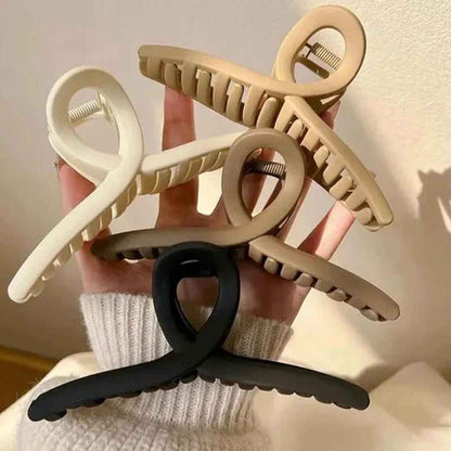 Pince-à-cheveux-minimaliste-neutre-grande-taille-coiffure-femme-style-elegant-pratique