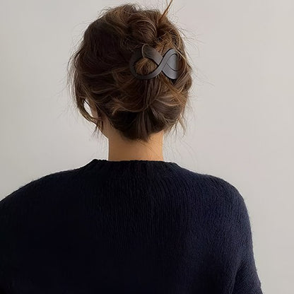 Pince-à-cheveux-noire-forme-infini-chignon-femme-style-moderne-minimaliste