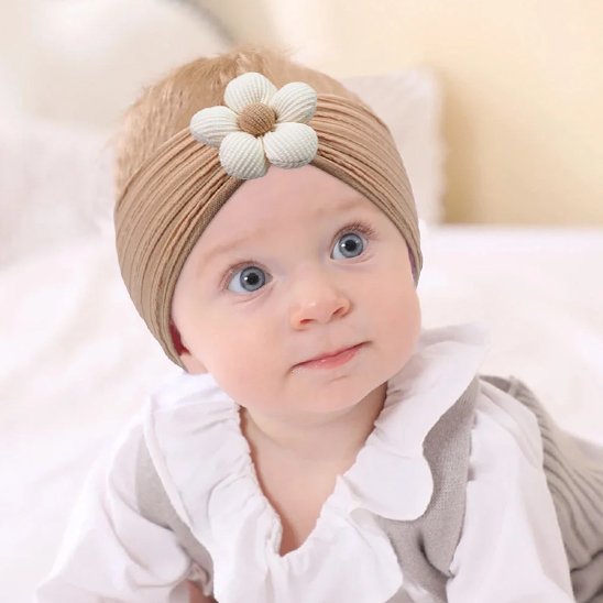 Bandeau bébé fille marron fleur regards curieux