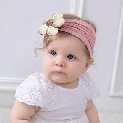 Bandeau bébé fille rose fleur assise 