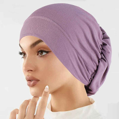 bandeau cheveux turban mauve doux plisse fond blanc studio femme