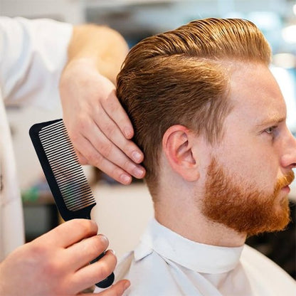 barbier-coiffant-cheveux-homme-peigne-noir-coupe-precise-salon-style-soigne