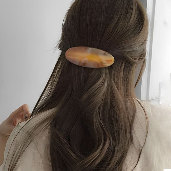 barrette-à-cheveux-femme-couleur-caramel-style-élégant-maintient-parfaitement-demi-queue