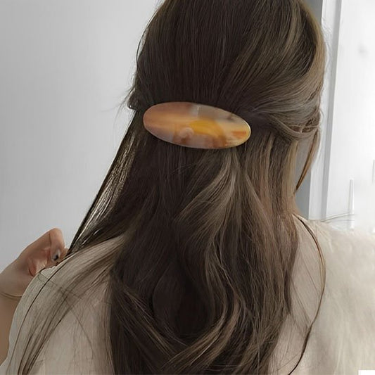 barrette-à-cheveux-femme-couleur-caramel-style-elegant-maintient-parfaitement-demi-queue
