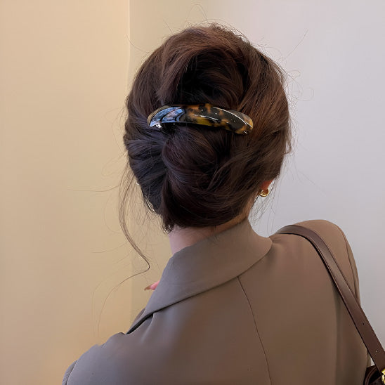 barrette-cheveux-femme-coiffure-chignon-ambre-ecaille-style-elegant-soigne-moderne