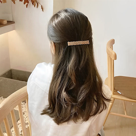 barrette-cheveux-femme-perles-dorees-maintient-parfaitement-demi-queue-style-chic-elegant