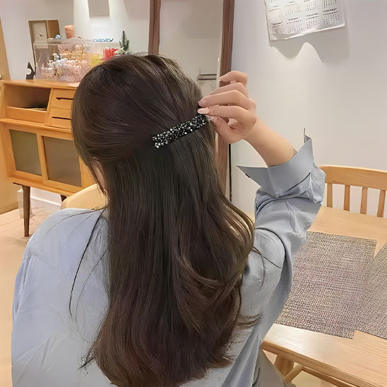 barrette-cheveux-femme-perles-noires-maintient-parfaitement-demi-queue-style-chic-elegant