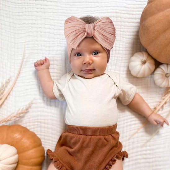 bebe-allonge-automne-citrouilles-tenue-douce-bandeau-cheveux-bebe-rose-confort-chaleur