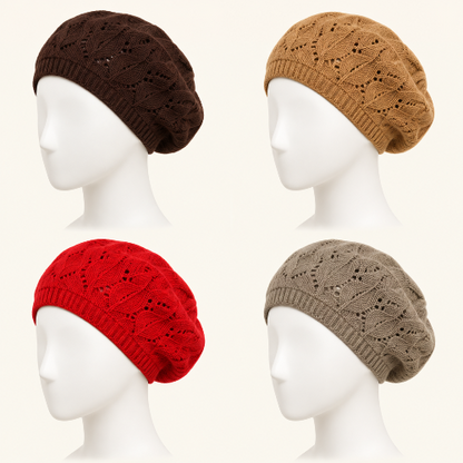 Béret parisien en quatre couleurs marron profond chameau rouge vif et taupe sur des tetes de presentation blanches