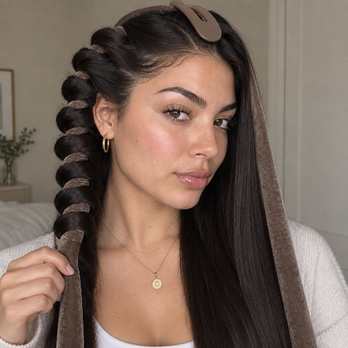 Bigoudis sans chaleur marron cheveux enroules d un cote et lisses de l autre
