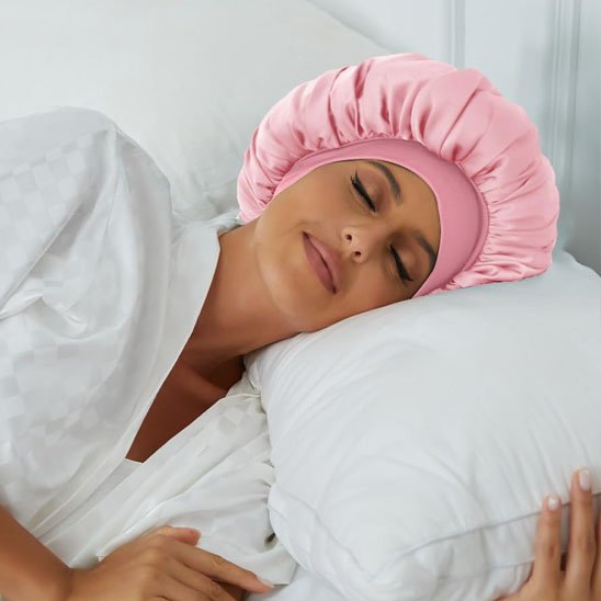 bonnet-en-satin-cheveux-rose-protegeant-cheveux-naturels-nuit-douce-repos-confortable-femme
