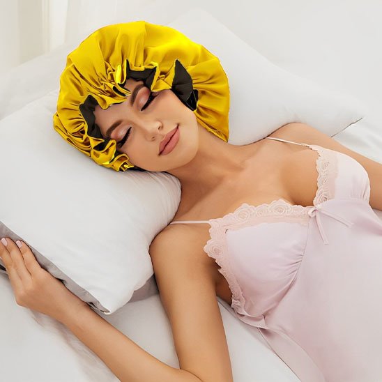 bonnet-en-satin-jaune-eclat-soyeux-protection-nuit-confort-cheveux-delicat