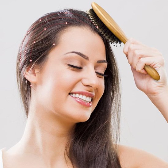 brosse-poil-de-sanglier-bois-naturel-coiffure-soin-capillaire-cheveux-longs-qualite