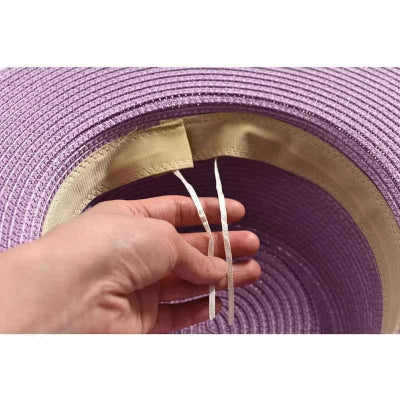 chapeau-femme-violet-interieur-ruban-ajustable-paille-texture-mode-elegant-pratique