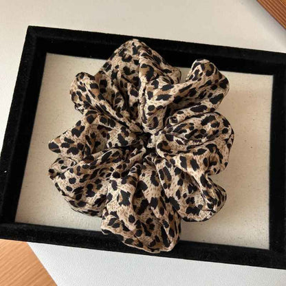 Chouchou leopard caramel tan taches noires satin retro