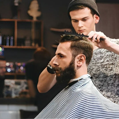 coupe-cheveux-homme-barbier-professionnel-precision-ciseaux-stylisation-moderne-salon-coiffure