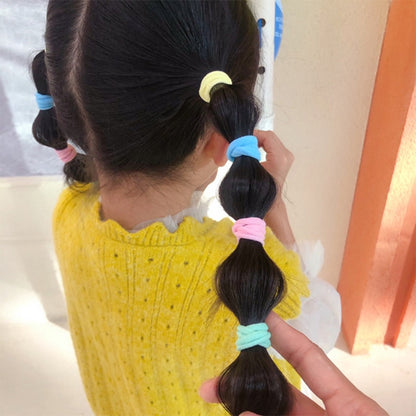 élastique-cheveux-Fillette-coiffure-tresse-colores-cheveux-longs-bruns-style-soigne-mignon