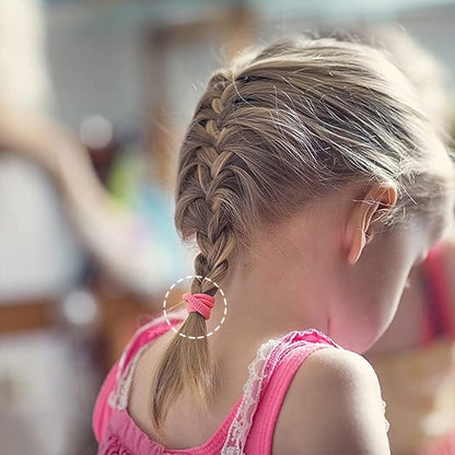 élastique-cheveux-fillette-tresse-francaise-cheveux-blonds-coiffure-soignee-rose-style-elegant-mignon