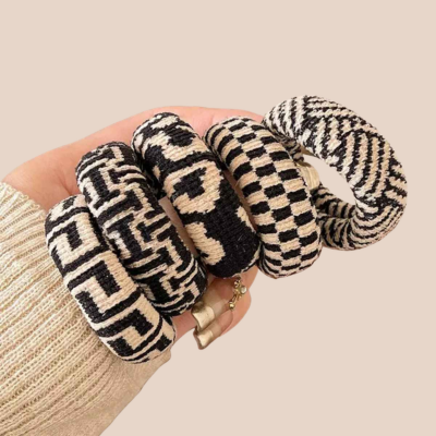 élastique pour cheveux cinq modele en noir et blanc