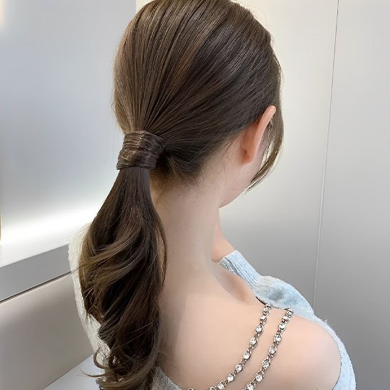 Élastique-pour-cheveux-marron-style-elegant-soigne-moderne-femme-coiffure-queue-cheval