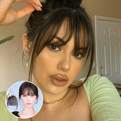 extension-clip-cheveux-frange-brune-style-naturel-femme-interieur-selfie-coiffure