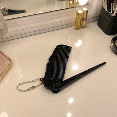 Peigne à cheveux noir pliable