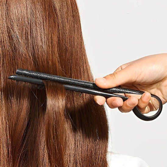 Peigne à cheveux noir coupe longueur cheveux châtain
