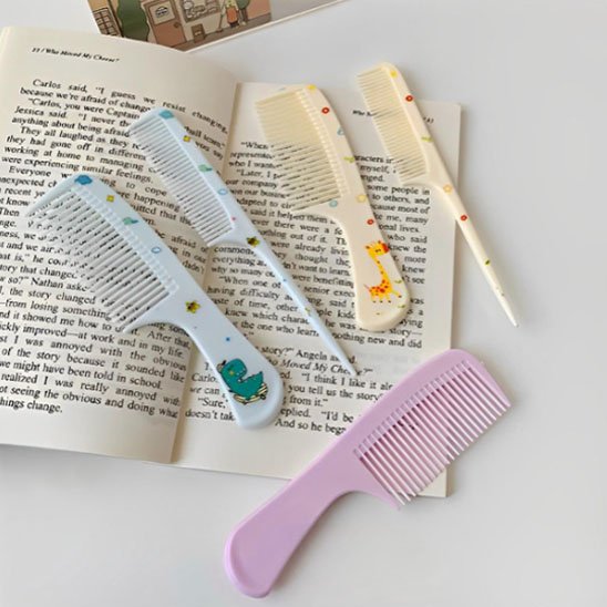 peigne-enfant-couleur-dent-fine-coiffage-doux-design-animal-accessoire-cheveux-ludique