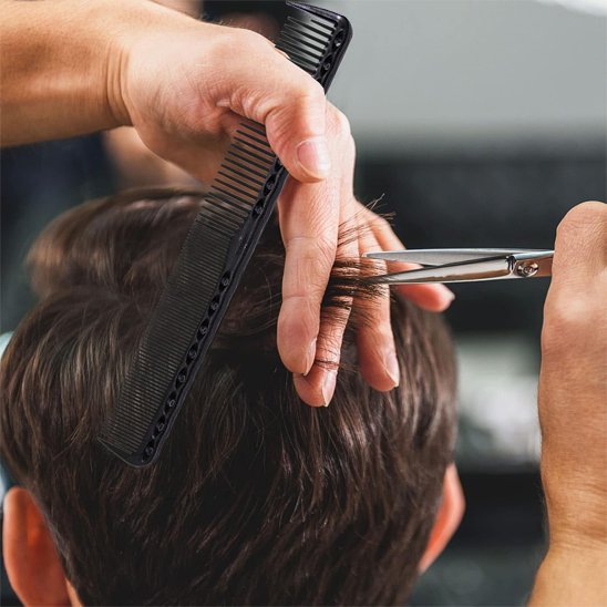 Peigne noir cheveux homme coupe pointe