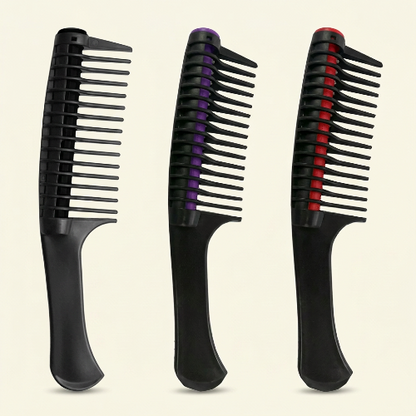 Peigne professionnel en trois coloris noir noir violet et noir rouge presentes cote a cote sur un fond creme