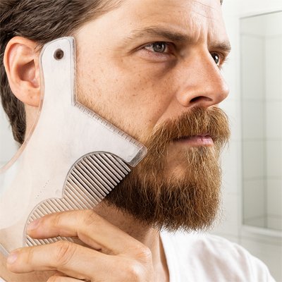peigne‑a‑barbe‑transparent‑modelant‑contours‑pour‑taille‑precise‑barbe‑homme‑soigne