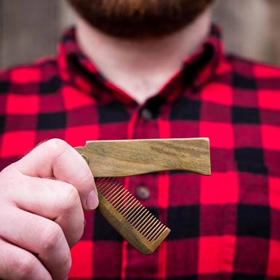 peigne‑bois‑pliant‑compact‑homme‑barbe‑soin‑quotidien‑style‑naturel‑authentique