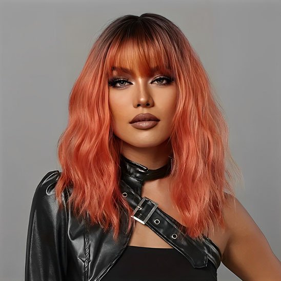 perruque-naturelle-mi-longue-ondulee-ombre-brun-corail-frange-rock-chic