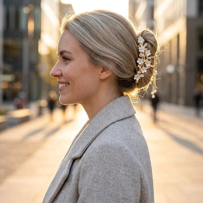 Pince a cheveux bijou floral dore pour coiffure de ceremonie