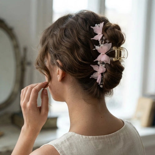 Pince a cheveux papillon rose avec details brillants