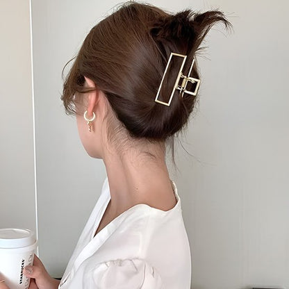 Pince cheveux rectangle doree chignon profil tenue blanche