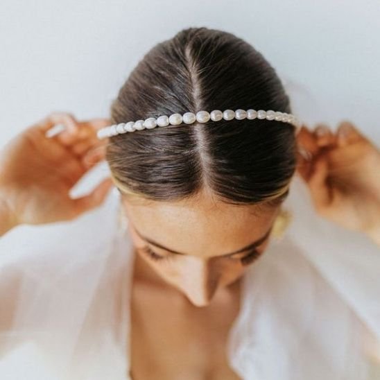 serre-tête-pour-femme-perles-blanches-femme-accessoire-cheveux-elegant-ajustable-style-chic-intemporel