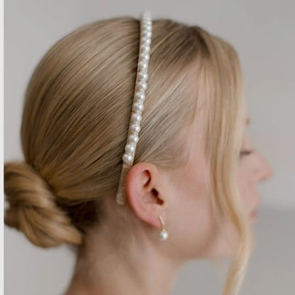 serre-tête-pour-femme-perles-blanches-style-chic-elegant-coiffure-femme-look-soigne