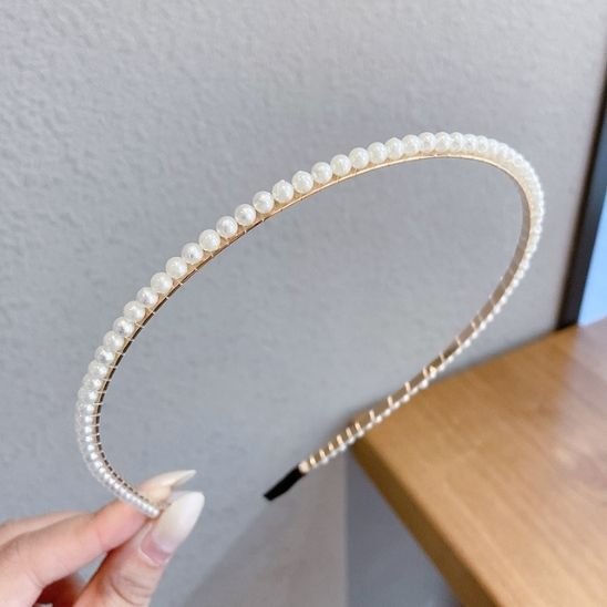 serre-tête-pour-femme-perles-fines-femme-accessoire-cheveux-elegant-style-minimaliste-chic-intemporel